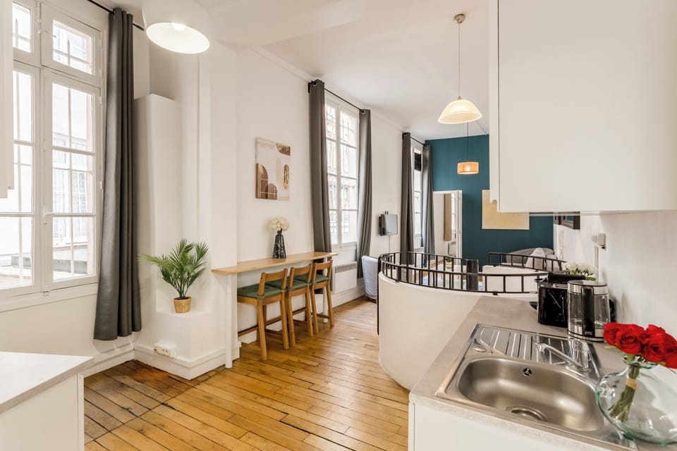 Apartment, Courtyard View | Private kitchen | Fridge, microwave, stovetop, electric kettle