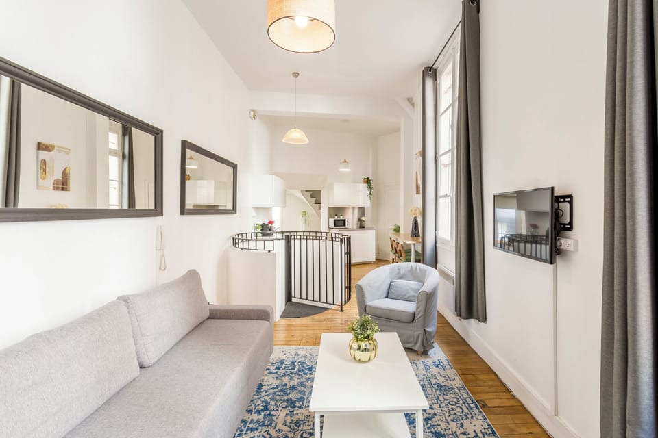 Apartment, Courtyard View | Living area | 32-inch Smart TV with cable channels, Netflix, streaming services