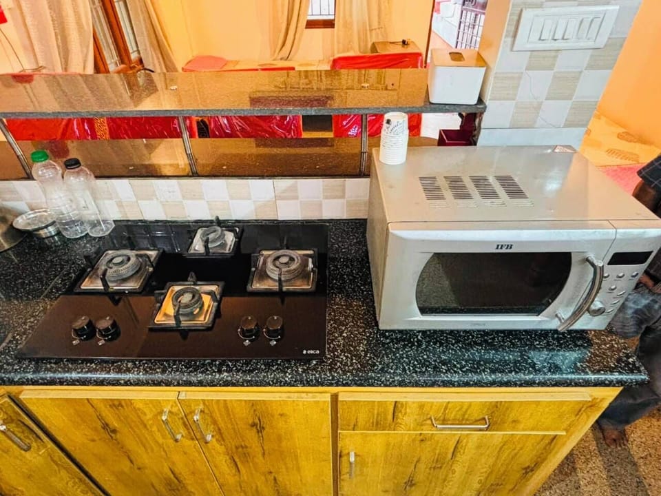 Full Kitchen
