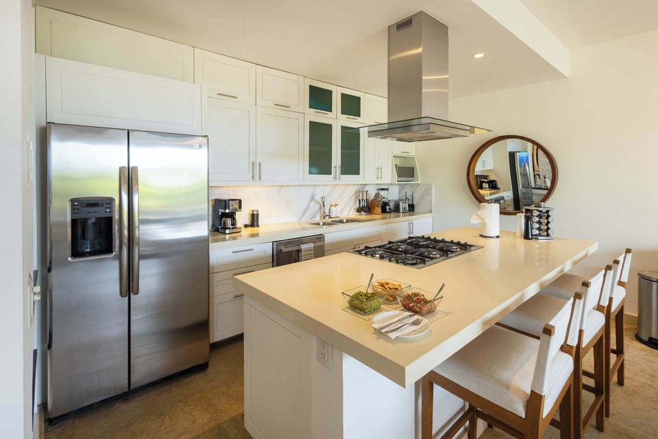 Fully equipped gourmet kitchen ideal for home dining and entertaining
