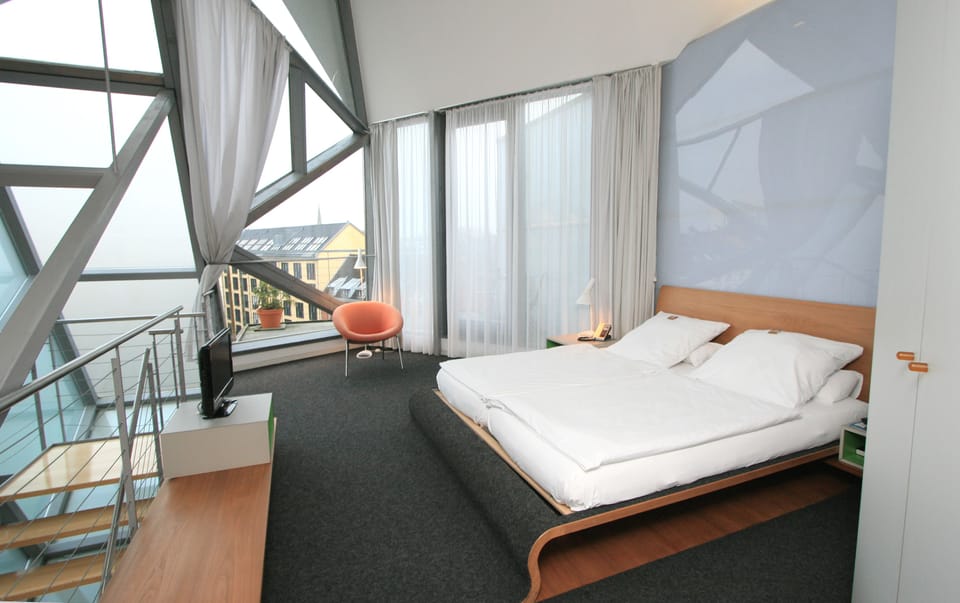 Kippenbergersuite Maisonette, Roof Terrace | Minibar, in-room safe, desk, iron/ironing board