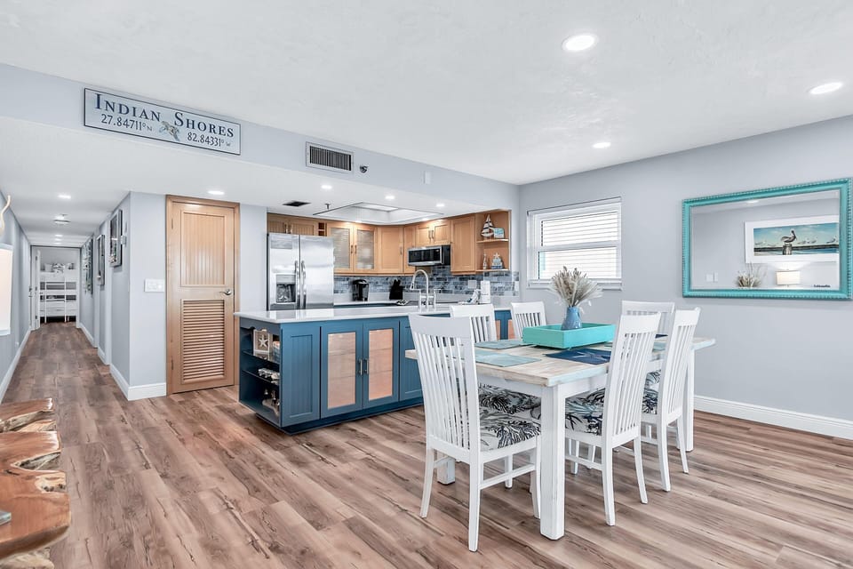 Condo, Multiple Beds (The Pointe #401) | Dining
