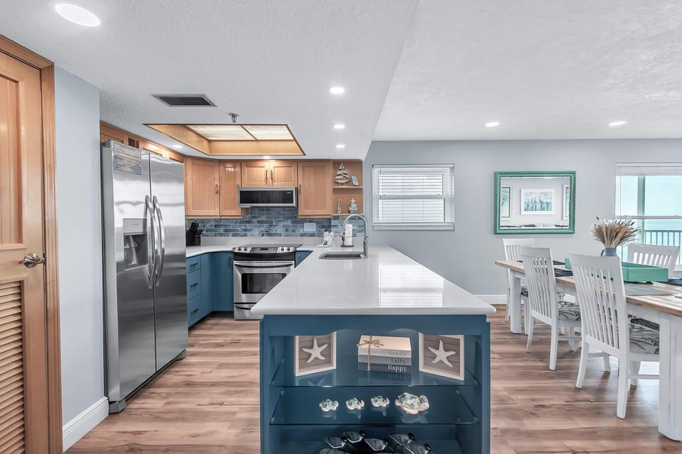 Condo, Multiple Beds (The Pointe #401) | Private kitchen | Oven, toaster