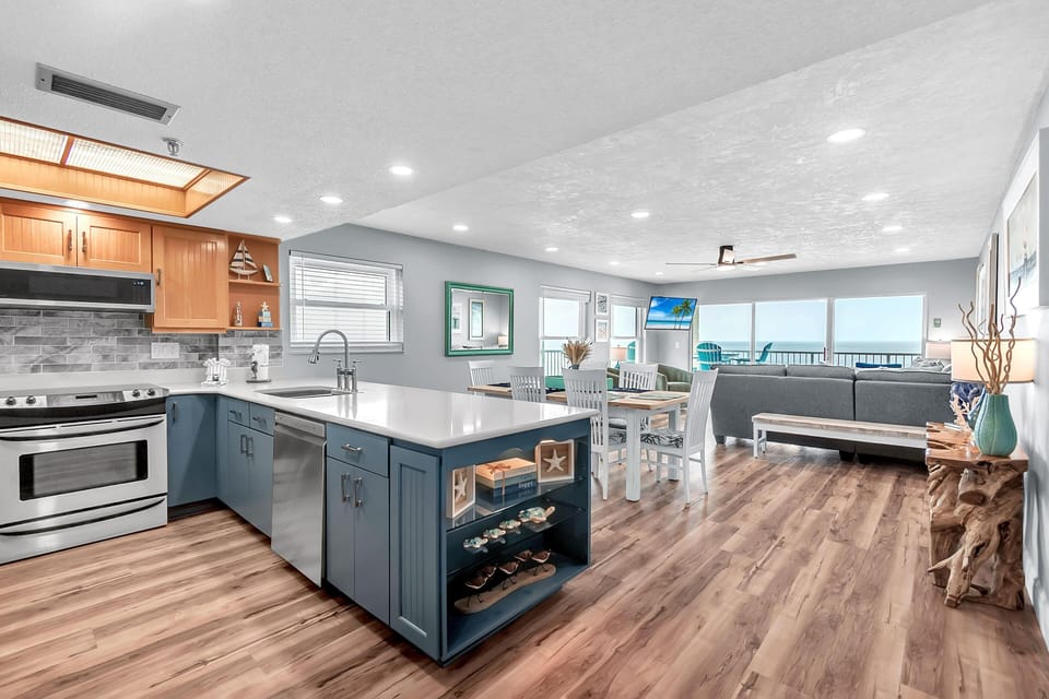 Condo, Multiple Beds (The Pointe #401) | Interior