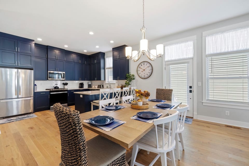 Open-concept kitchen and dining area with seating for six