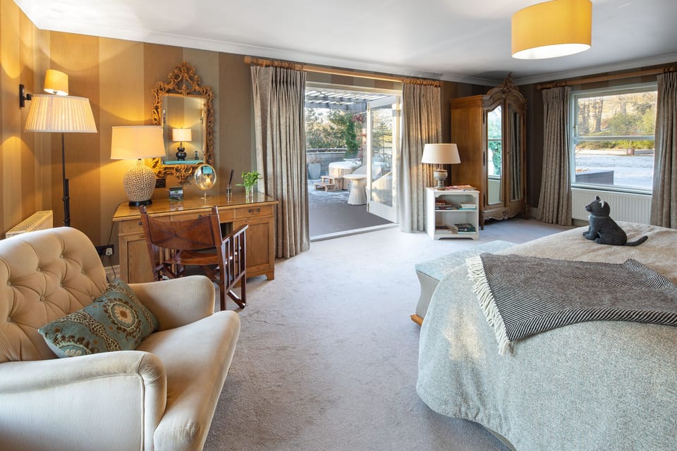 Junior Room | Hypo-allergenic bedding, minibar, in-room safe, individually decorated