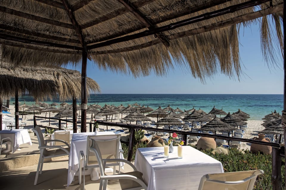 2 restaurants; breakfast, lunch, and dinner served
