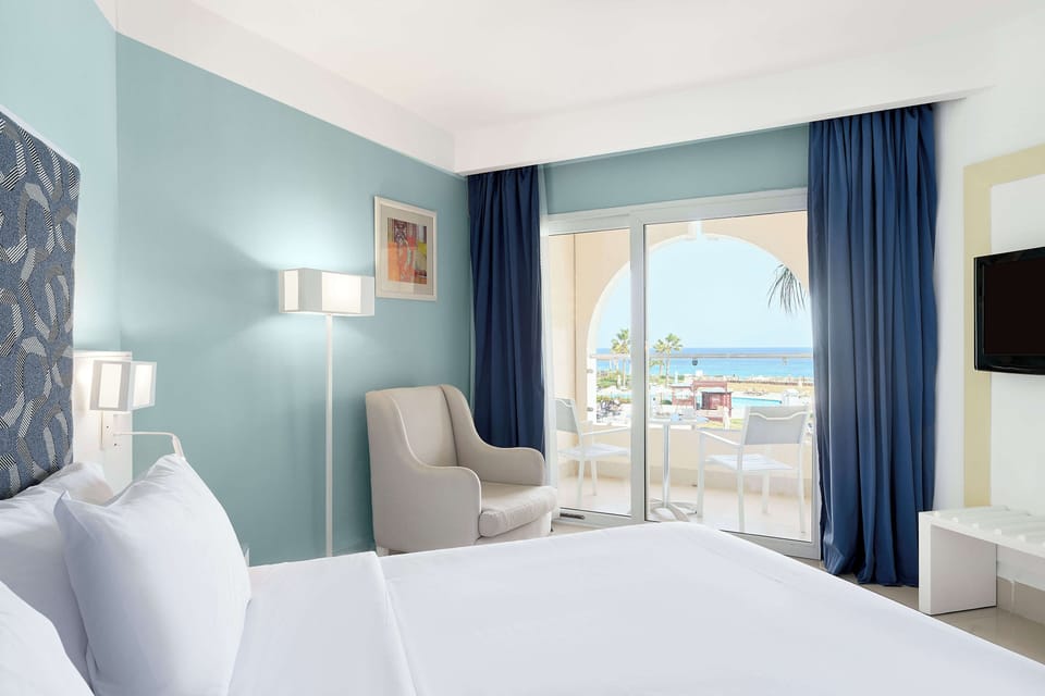 Twin Room, Sea View | Minibar, in-room safe, desk, blackout drapes