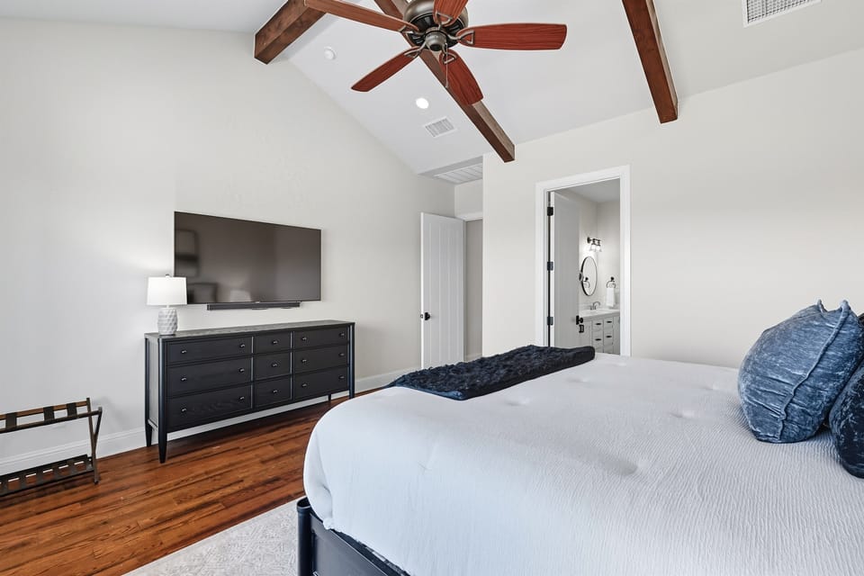 Bedroom 5 TV