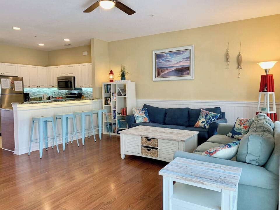 Relax After the Beach – Spacious Living Area with Smart TV