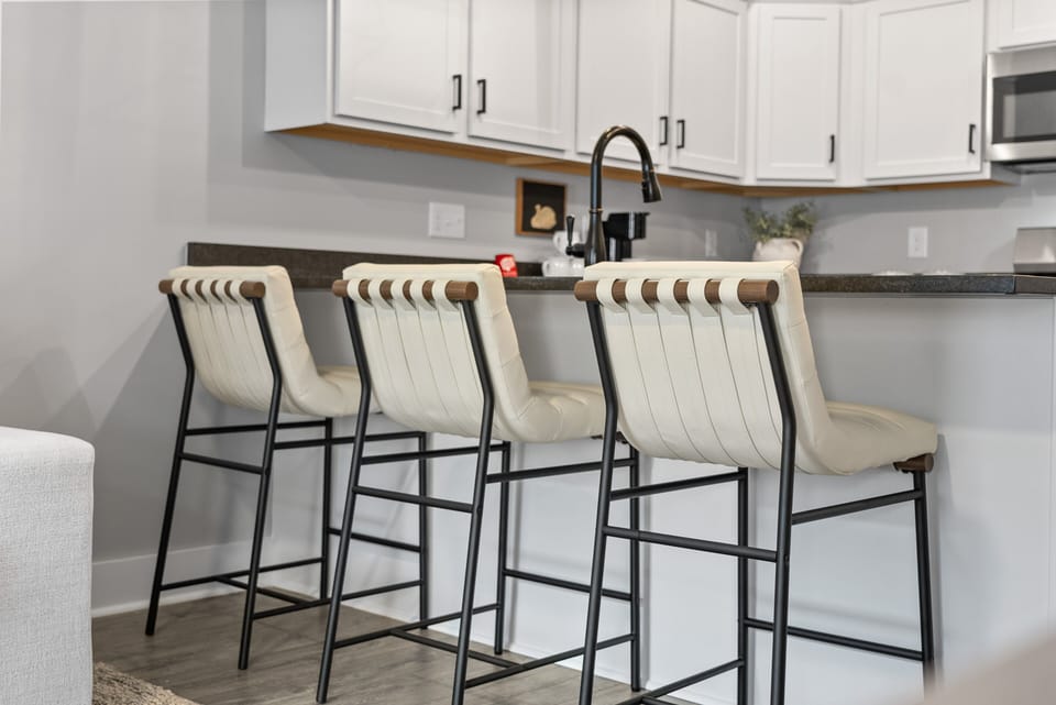 Condo, Multiple Beds, Patio, Garden View (Unit #B5 111 Hickory Grove Blvd) | 3 bedrooms, individually decorated, individually furnished, bed sheets