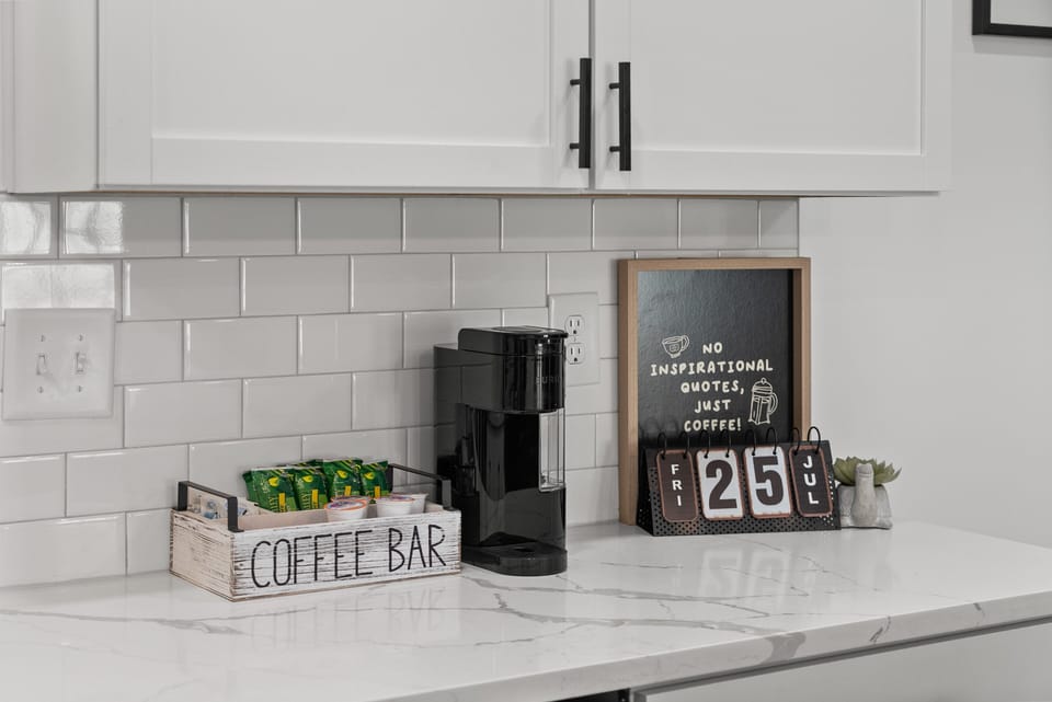 House, Multiple Beds, Patio, Garden View (1221 Beverly Hills Dr) | Private kitchen