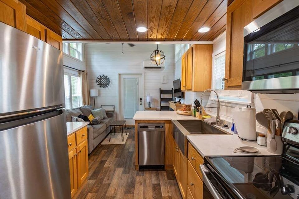 House, 2 Queen Beds, Balcony, Garden View (130 PGL) | Private kitchen