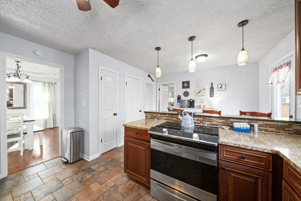 House, Multiple Beds, Patio, Garden View (Hudson House (1726 Broadripple)) | Private kitchen