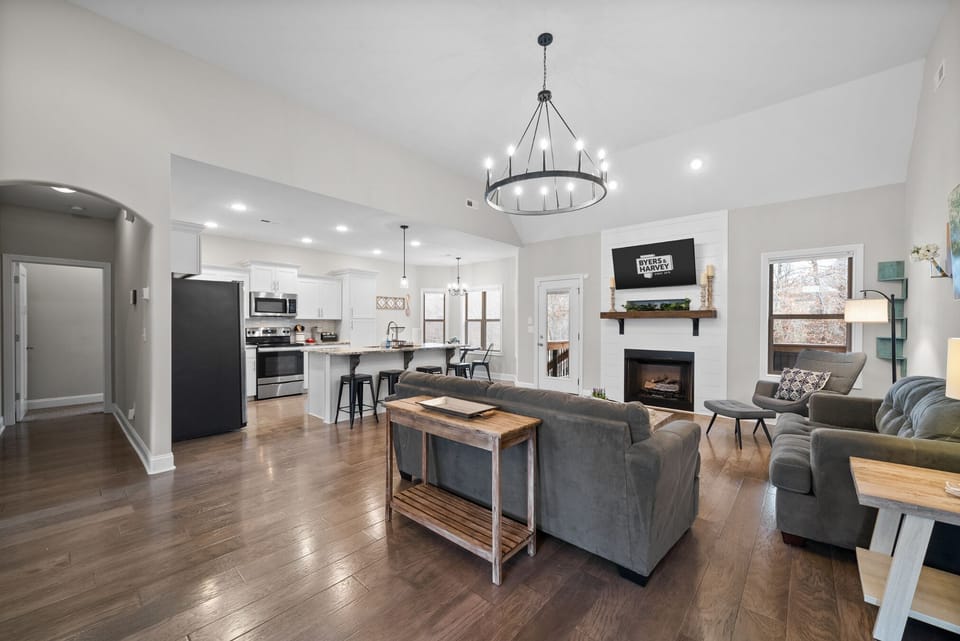 House, Multiple Beds, Patio, Garden View (2296 Colston Dr) | Interior