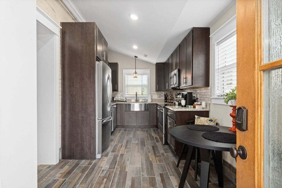 Condo, 1 Queen Bed with Sofa bed, Balcony, Garden View (Unit #5 (638 Madison St)) | Private kitchen