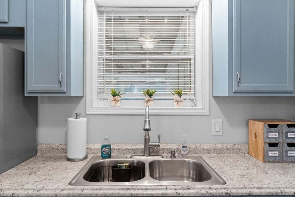 House, 1 Queen Bed with Sofa bed, Patio, Garden View (Gratton Granny (979 Gratton Rd)) | Interior