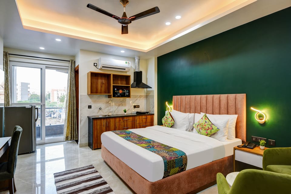 Deluxe Double Room, Balcony | Free WiFi