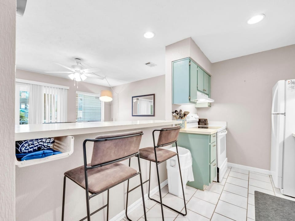 Condo, 1 King Bed with Sofa bed (Nautical Watch D-2) | Private kitchen