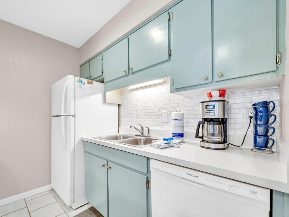Condo, 1 King Bed with Sofa bed (Nautical Watch D-2) | Private kitchen
