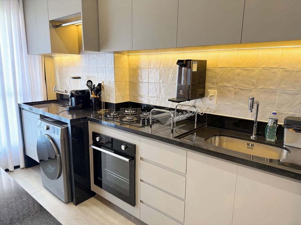 Premium Apartment, Balcony, City View | Private kitchen