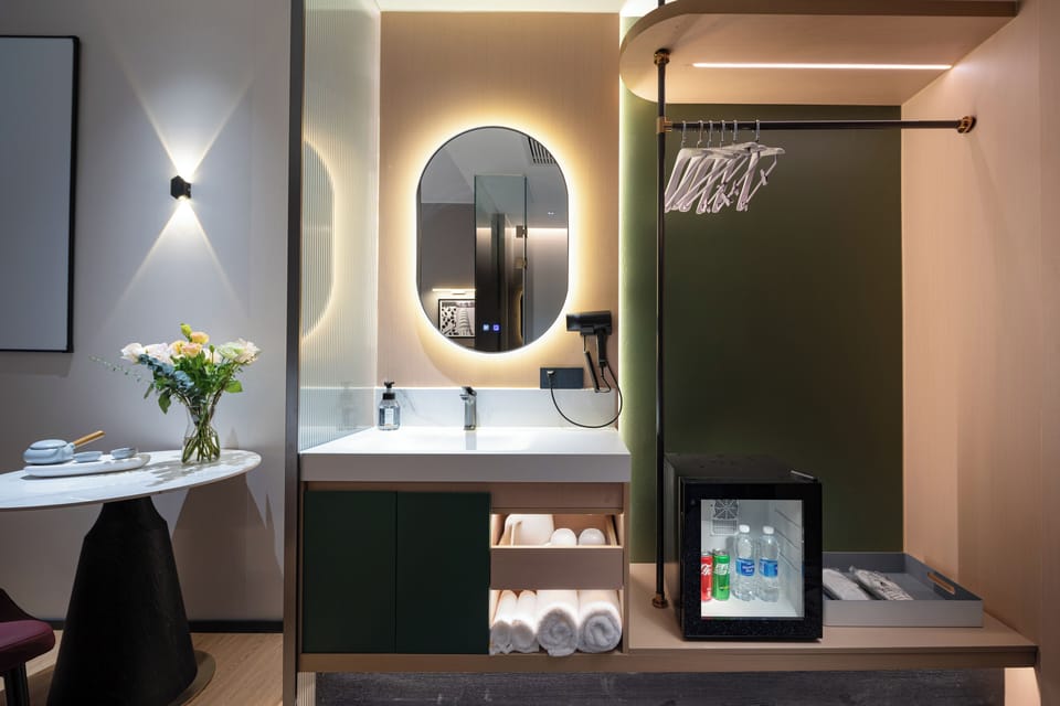 Quiet and luxurious city view twin Room | Living area | 55-inch LCD TV with digital channels, smart speakers, printers