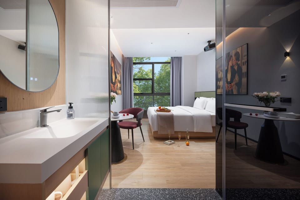 Quiet and luxurious city view double Room | Premium bedding, minibar, individually decorated, individually furnished