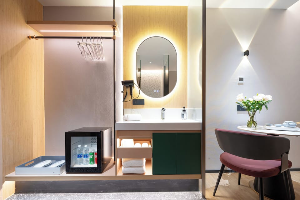 Quiet and luxurious city view double Room | Living area | 55-inch LCD TV with digital channels, smart speakers, printers