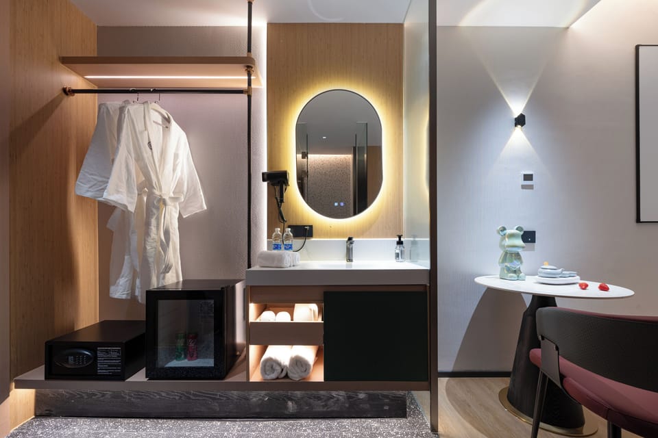 Super Family Large Twin Room | Premium bedding, minibar, individually decorated, individually furnished