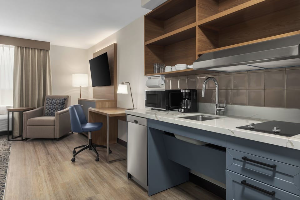 Studio, 1 King Bed, Mobility Accessible