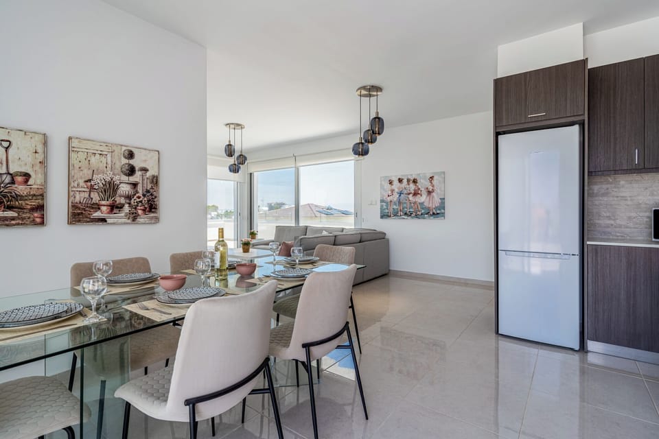 Apartment, 2 Bedrooms, Kitchen, City View | In-room dining