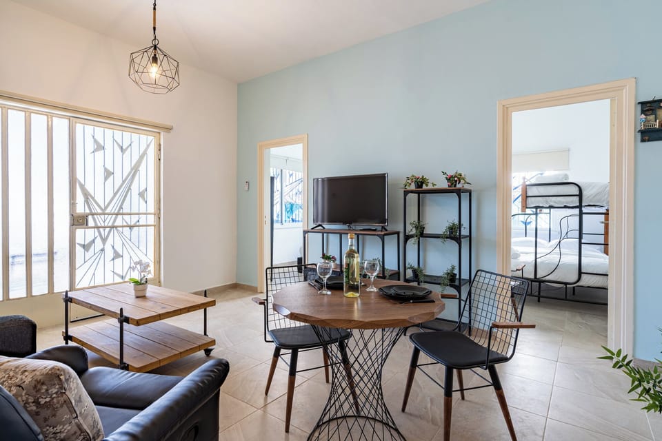 Apartment, 2 Bedrooms, Kitchen, City View | In-room dining