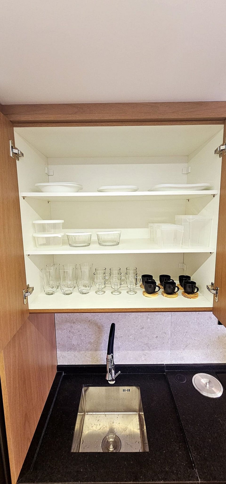 Comfort Studio | Private kitchen | Full-size fridge, microwave, stovetop, cookware/dishes/utensils
