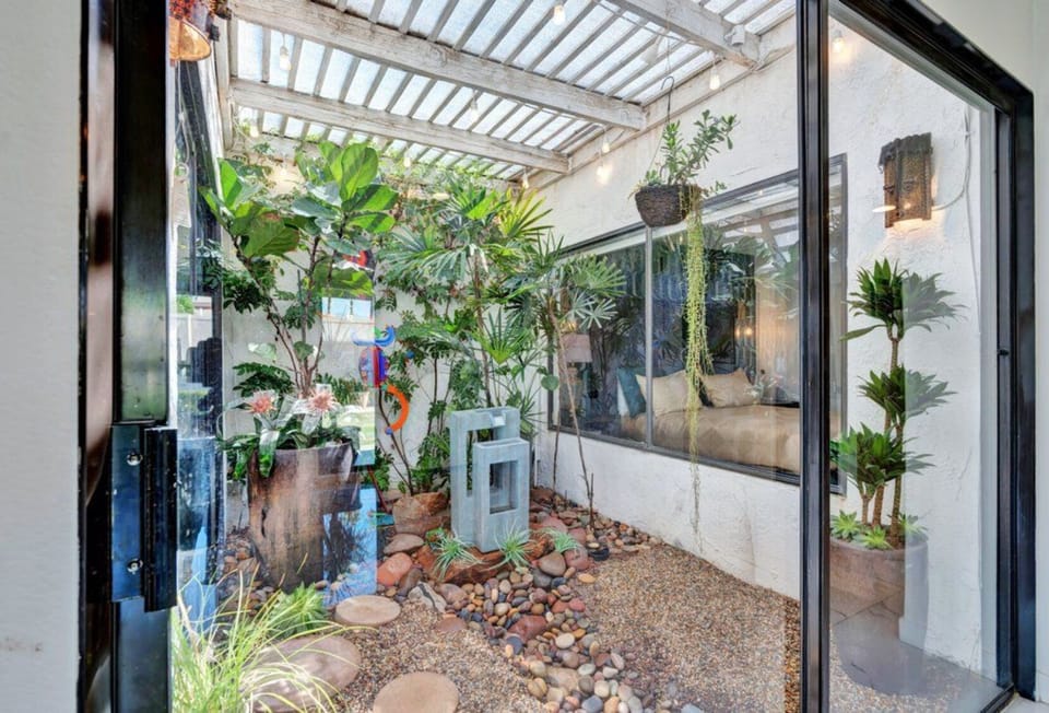 I can’t believe how many people so many ask me if the plants are real