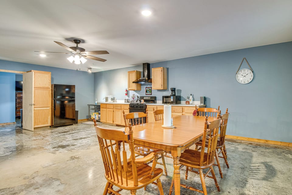 Dining Table | Dishware & Flatware