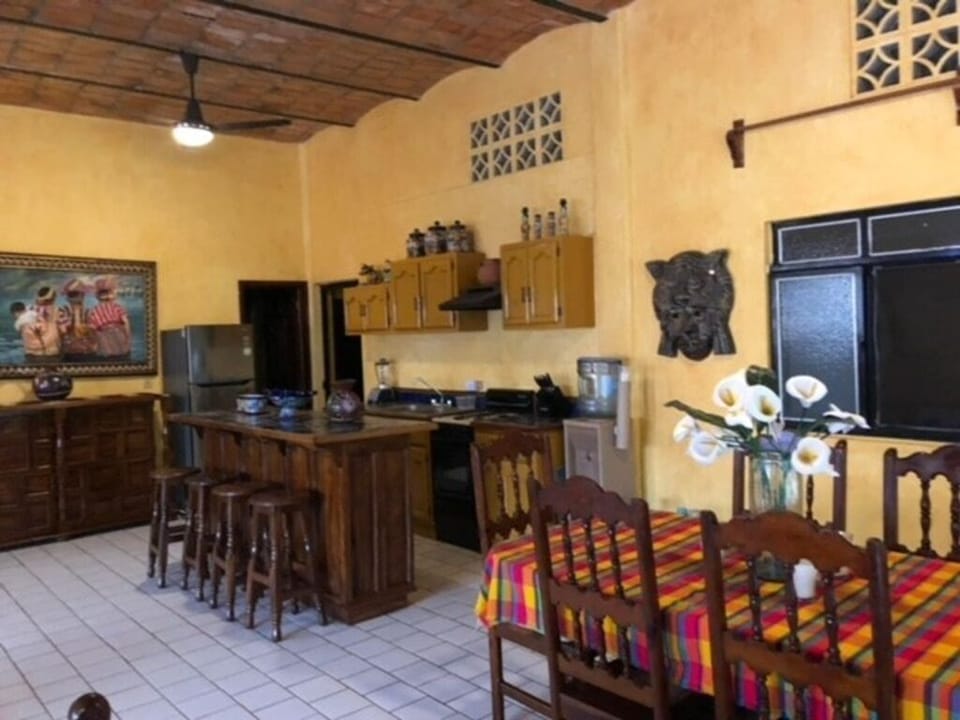 Elena's - Casa Flores  - Kitchen & Dining  area