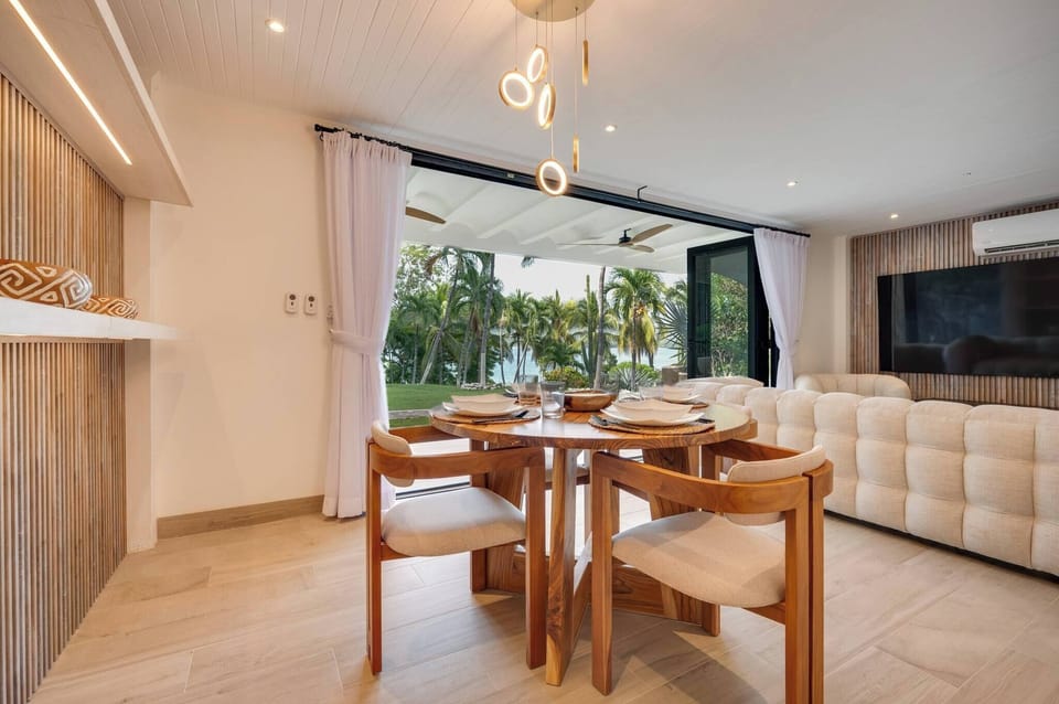 Condo, 2 Bedrooms, Balcony, Ocean View | Dining room