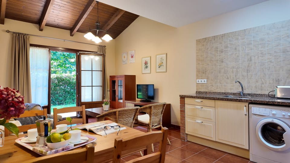 Garden,Balcony/Terrace,Kitchen or kitchenette,Living room,Dining area,Garden view