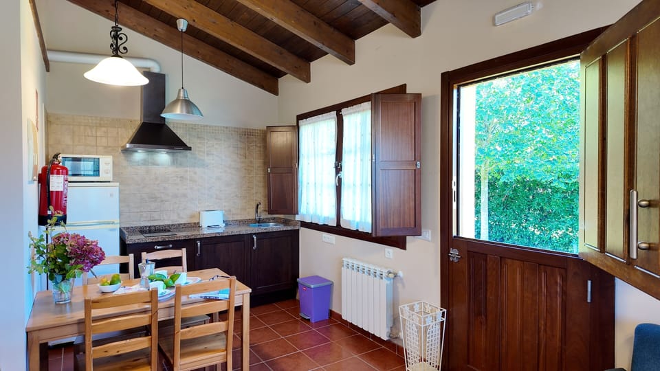 Kitchen or kitchenette,Floor plan,Dining area,Garden view