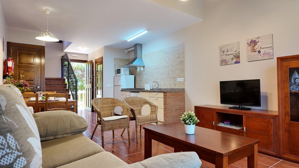 Kitchen or kitchenette,Living room,Floor plan,Dining area
