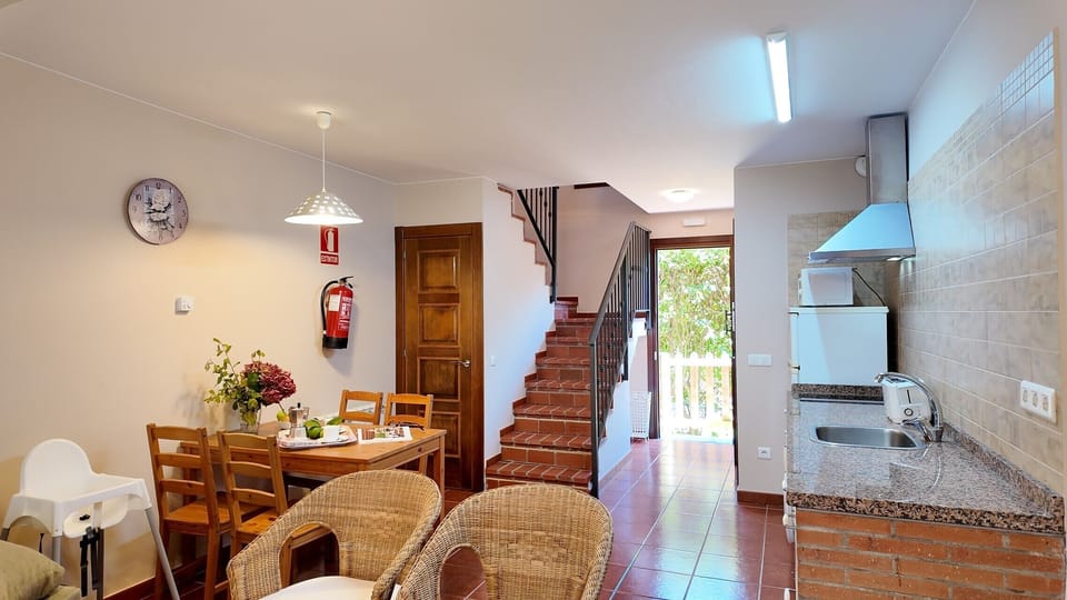 Kitchen or kitchenette,Living room,Lobby or reception,Dining area
