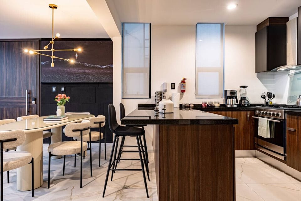 Fuel your adventures. A functional kitchen for your Polanco stay.