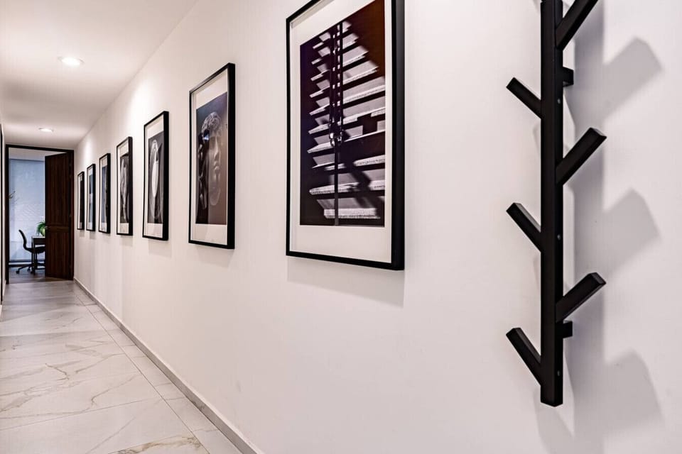 Discover art-filled halls. Your stylish Polanco stay begins.