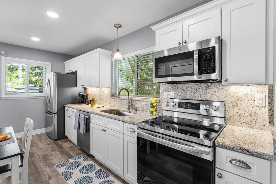 Fully equipped kitchen with a blender, Keurig to coffee bar
