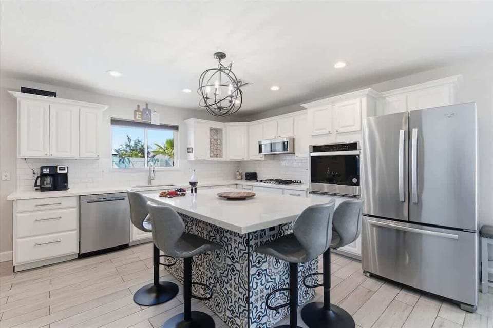 Fully equipped kitchen with stainless steal appliances and a kitchen island with bar seating for 4 guests.