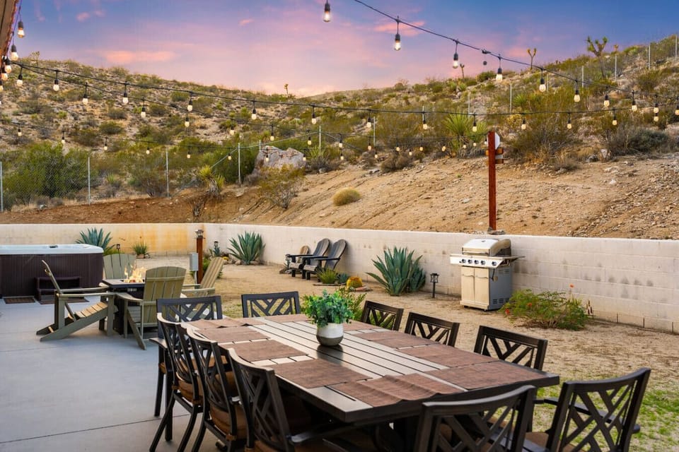 Dinner under the desert sky, mountains on the horizon, warm air all around — outdoor dining here isn`t just a meal, it`s the highlight of the whole trip