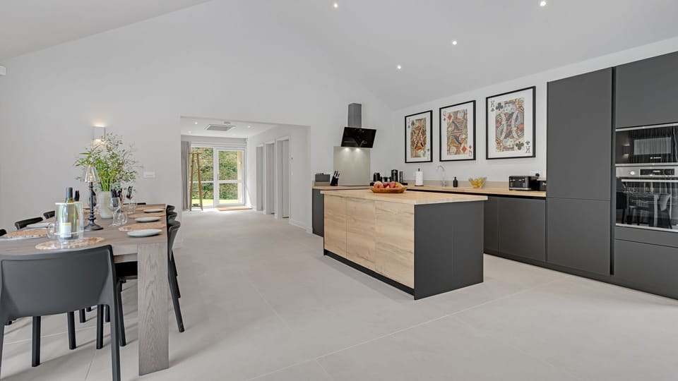 Rooms with high ceilings flooded with natural light create oodles of space.