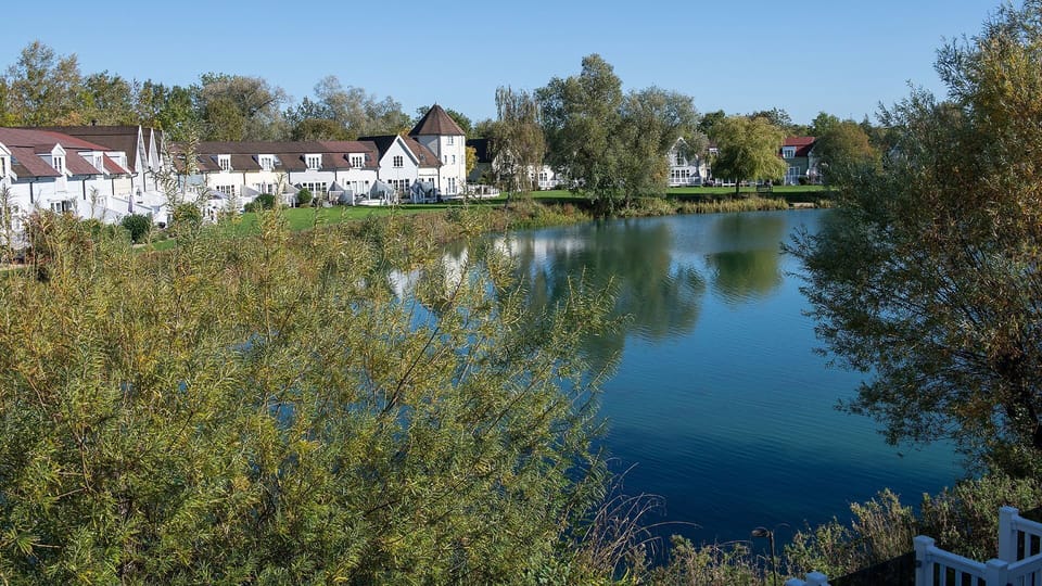 Cotswold Lakes are made for adventurers and tranquillity seekers with high-octane watersports, spa facilities and country pubs close by.