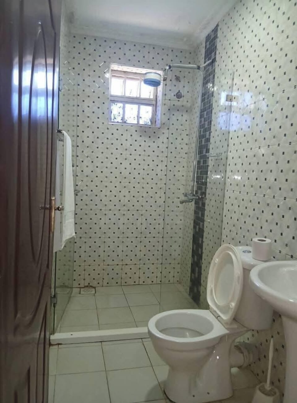 Deluxe Double Room | Bathroom | Shower, slippers, towels, soap