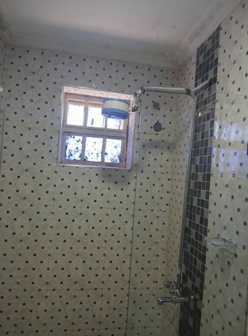 Standard Single Room | Bathroom | Shower, slippers, towels, soap